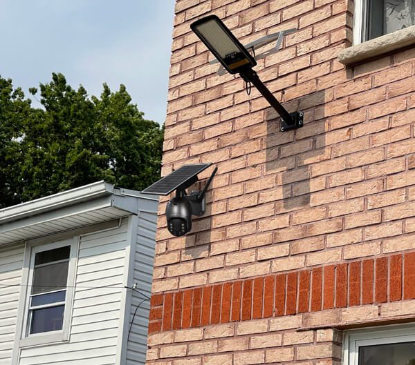 Solar Powered Outdoor PTZ Security Camera solution