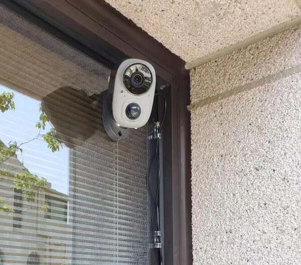 Wire-Free-Spotlight-Battery-Camera1 (1)